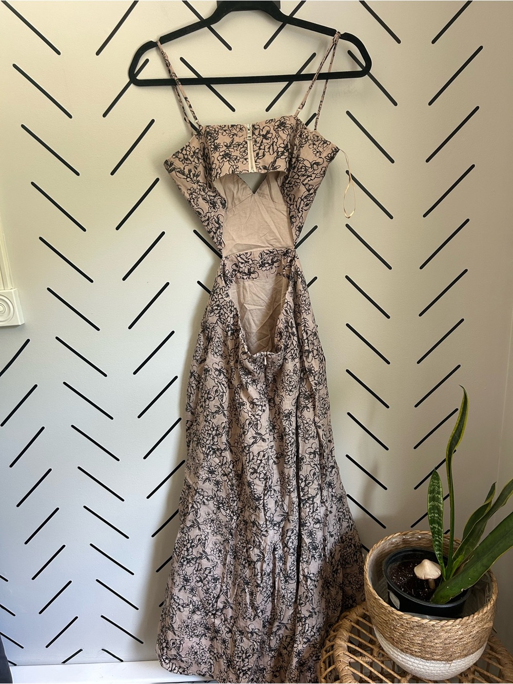 NWOT revolve  BARDOT RACQUEL MIDI DRESS cut out side - Picture 9 of 9